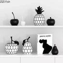 Esculturas Decorativas Frutas Listradas – Maçã e Abacaxi em Resina Minimalista Preto e Branco